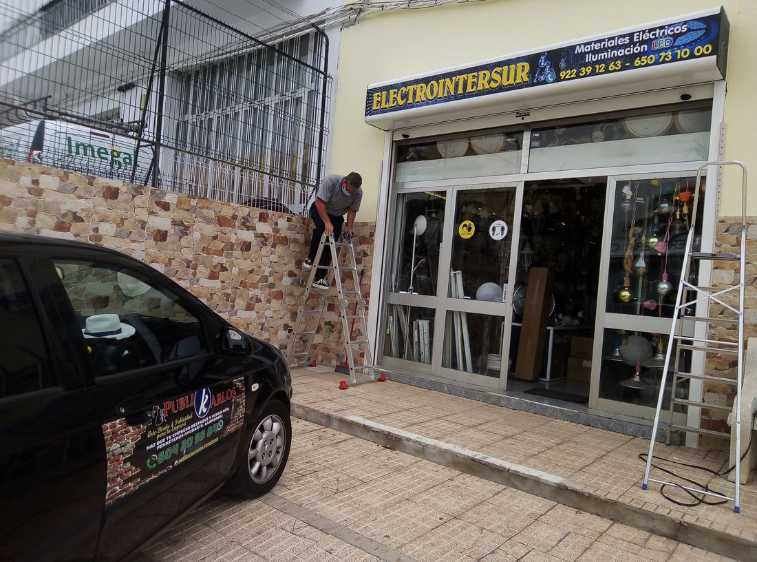 Rótulo de Electrointersur y coche rotulado de Publikarlos